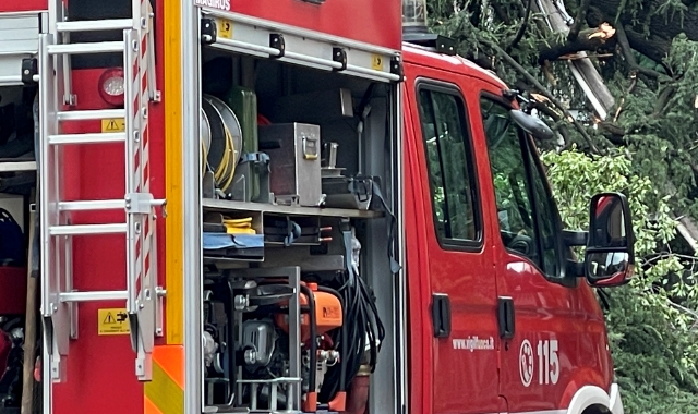 Sul posto sono intervenuti i vigili del fuoco (foto Archivio)