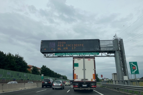 Autolaghi: incidente e lunghe code