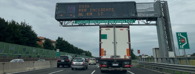 Autolaghi: incidente e lunghe code