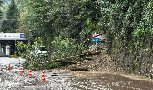 Frana a due passi dalla dogana di Porto Ceresio