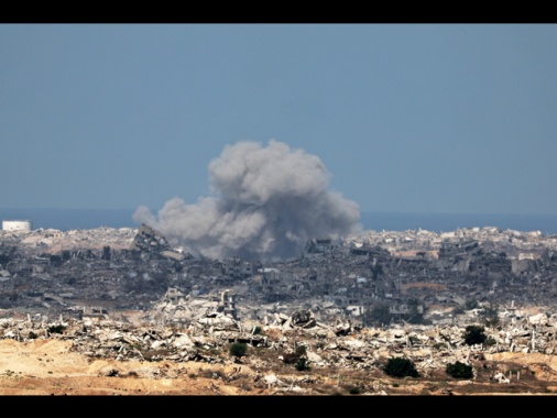 Media, 'almeno 62 uccisi nella Striscia, 52 a Gaza City'