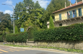 Siepi invadenti, subito tagliate
