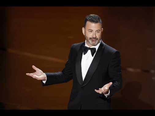 Usa, lo show di Jimmy Kimmel interrotto dopo i commenti su Kirk