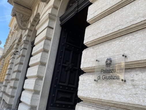 Violenza su alunna 11enne, chiesto il processo per un prete