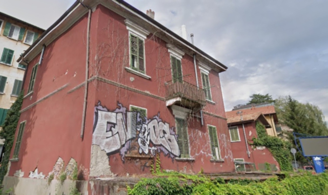 La casa cantoniera di proprietà di Anas all’ingresso di Varese