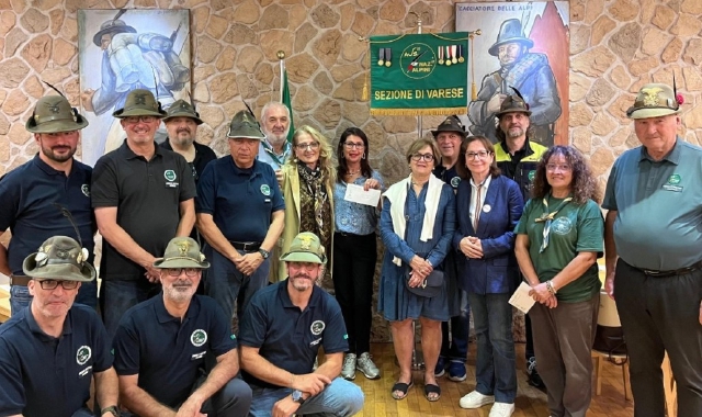 I presenti alla serata in cui sono stati consegnati i contributi alle associazioni