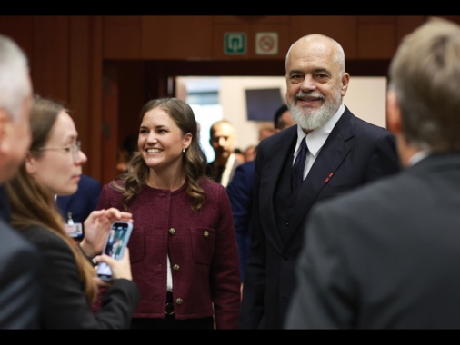 In Albania Rama ottiene la fiducia tra caos in aula