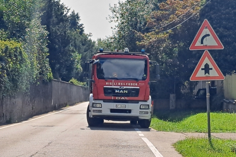 Rogo in cucina, villetta in fiamme: donna salvata dai carabinieri