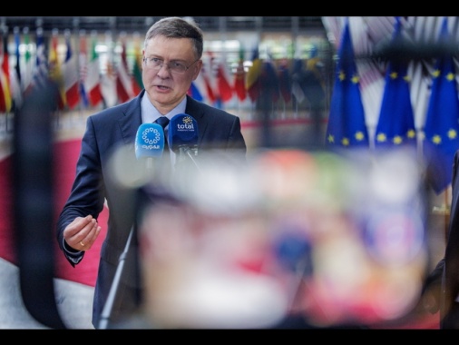 Dombrovskis, crescita sarà di poco superiore all'1,1%