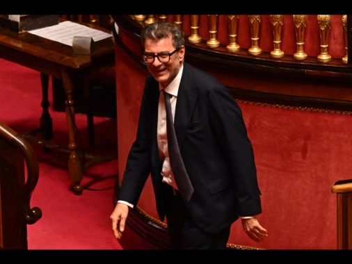 Giorgetti a Eurogruppo solleva il tema dell'euro forte