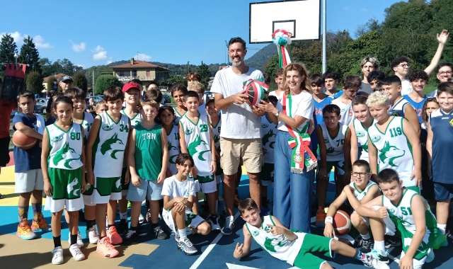 Nuovo campetto a Viggiù. Anche Meneghin a canestro