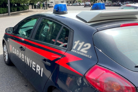 Lite in mezzo alla strada: automobilista ferita a Venegono