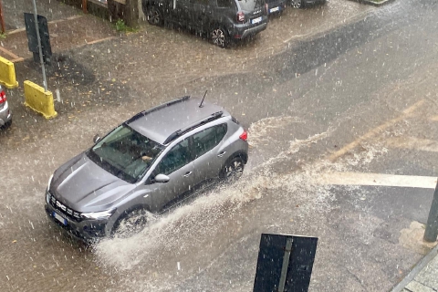 Nubifragio sul Varesotto, strade come fiumi
