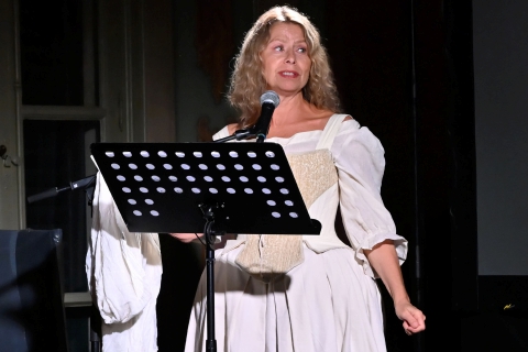 Amanda Sandrelli è Artemisia in un’intervista impossibile