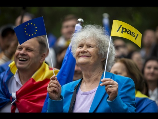 Moldavia: seggi aperti per le legislative, voto tra Ue e Russia