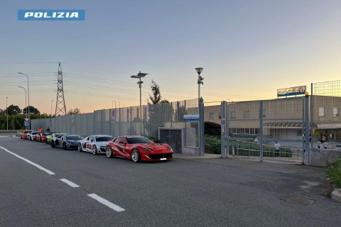 Sfida a 230 all’ora lungo la A4. Via le patenti