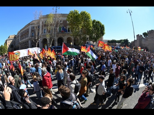 Usb-Cgil, a Roma in 300mila a corteo per Gaza e Flotilla