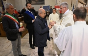 Messa per San Francesco, le autorità offrono i ceri