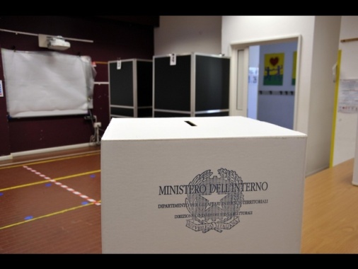 Urne aperte in Calabria per elezioni regionali
