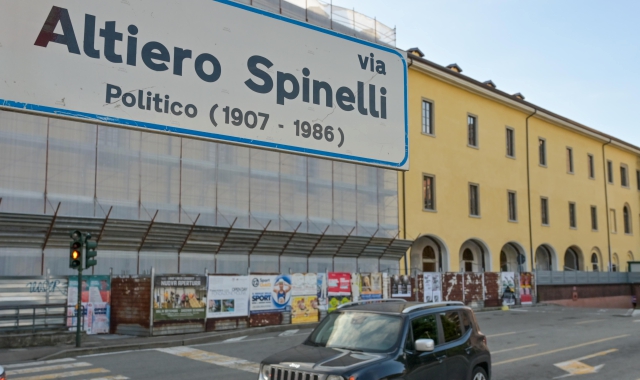 Si valuta la chiusura al traffico di via Spinelli, nel comparto dell’ex caserma Garibaldi  (foto Stefano Benvegnù)