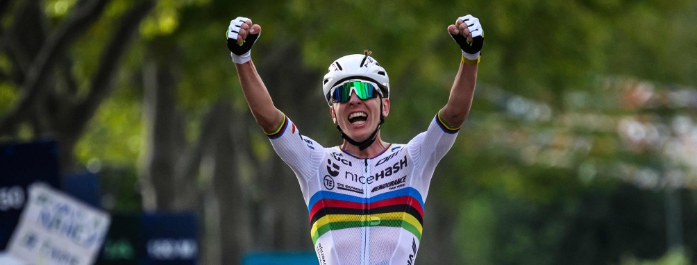 Pogacar guida la sfilata di campioni
