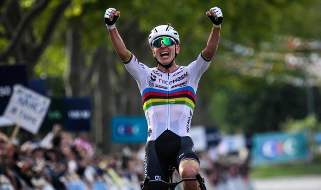 Pogacar guida la sfilata di campioni