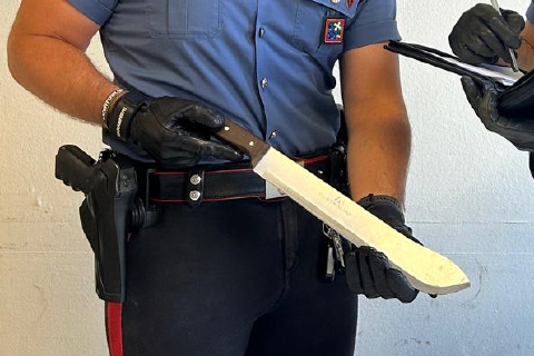 Il machete, la paura, lo choc di una madre: «Mio figlio poteva morire»