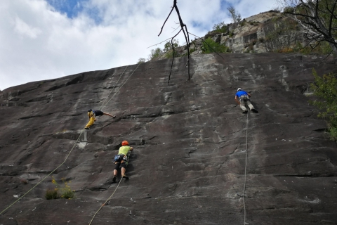 Cade dalla palestra di roccia. È grave