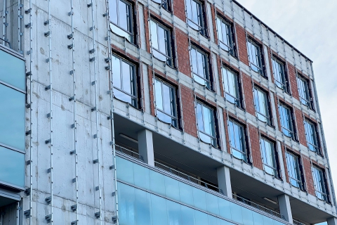 Ospedale Del Ponte da quattro anni senza pannelli