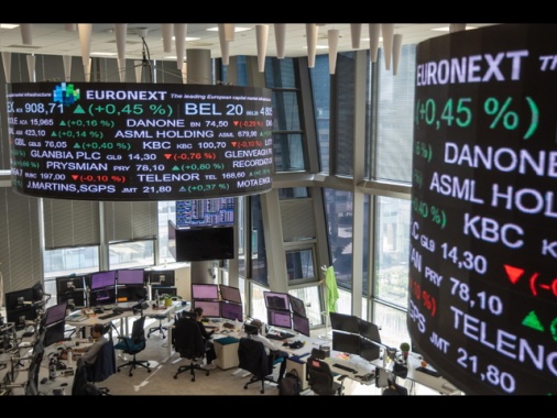 Borsa: Europa contrastata, cautela a Wall Street, Milano -1%