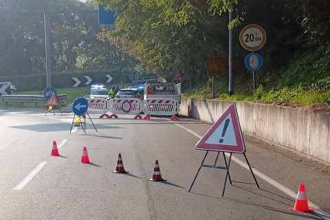 Trattore danneggia luci del tunnel: chiusura e traffico paralizzato