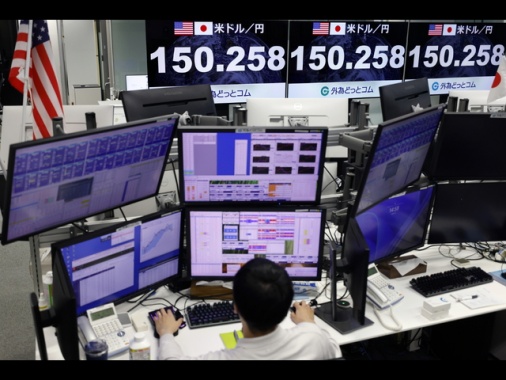 Borsa: l'Asia debole in scia a Wall street, giù Hong Kong