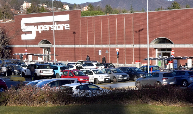 Borseggiatrici all’Esselunga: anziana le fa arrestare