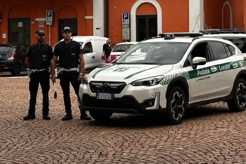 L’auto in fuga, gli operai sfiorati, la denuncia