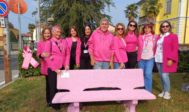 A Morazzone una panchina rosa