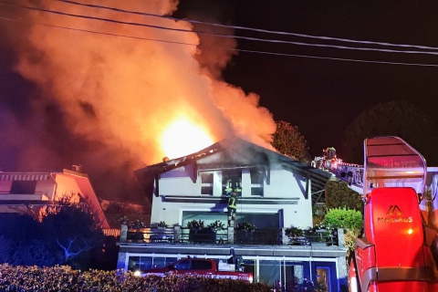 Ranco, l’appello dopo il rogo: «Più vigili del fuoco»