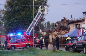 Esplode casolare, morti tre carabinieri