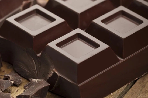 Dazi sgraditi, cioccolato svizzero più “amaro”