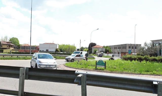 La rotonda  di via Bonicalza fin dove arrivava  l’odore di zolfo  la scorsa primavera