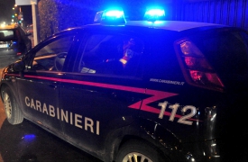 Minaccia il fratello con il machete. E picchia i carabinieri