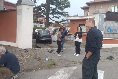 Incidente a Busto, auto contro il cancello di Agesp