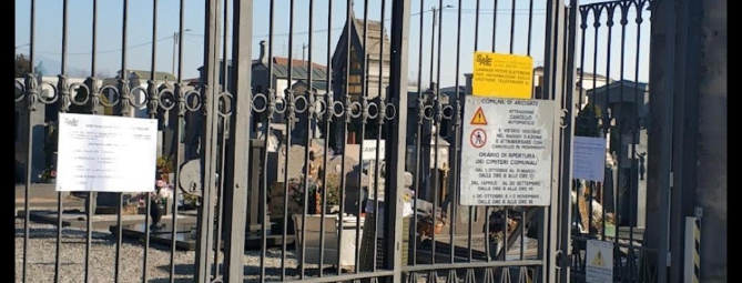 Razzia al cimitero. Via bronzi e rame