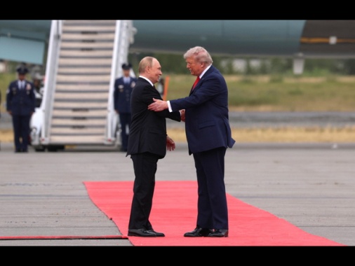 Media, Trump parlerà oggi con Putin