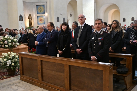 Folla per l'ultimo abbraccio a Tomassini