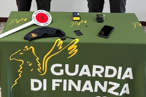 All’esame della patente con l’auricolare. Denunciato 22enne varesino