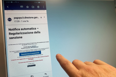 «Poche ore o la cifra sale»: è boom di false multe