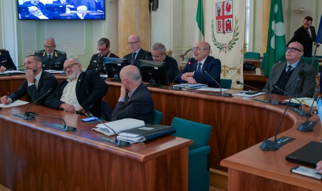 Questa mattina la riunione sul tema della sicurezza nelle area delle stazioni ferroviarie (foto Stefano Benvegnù)