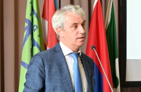 Varese, il sindaco si vaccina contro l’influenza