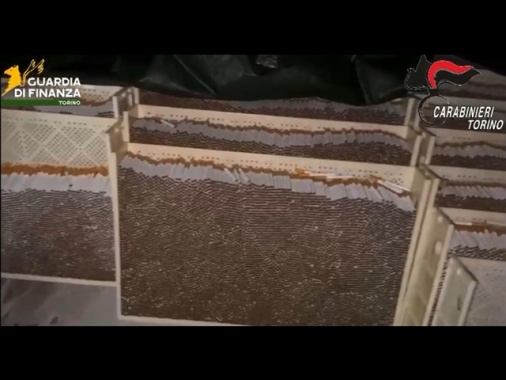 Finanza e Carabinieri sequestrano 250 tonnellate di tabacchi
