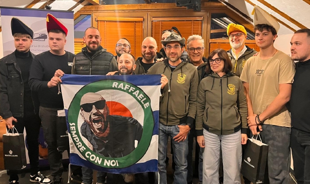Il gruppo degli amici di Raffaele Carlomagno andato in missione in Serbia e nel Kosovo per organizzare e realizzare opere che ricordino il compagno di tifo